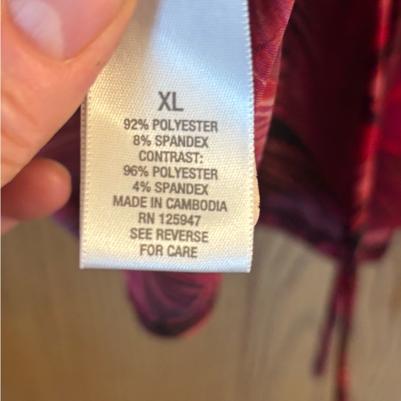 Beautifully red DRESS BARN peacock feather top - Picture 11 of 12